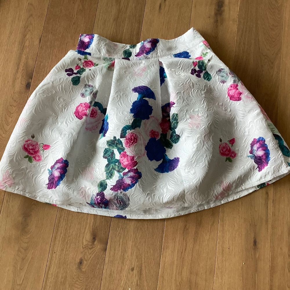 NWT Stunning Chicwish Skirt - L